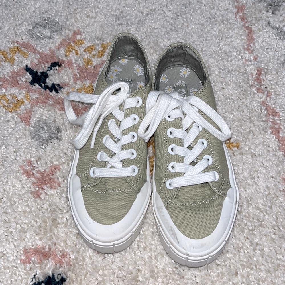 Platform sneakers